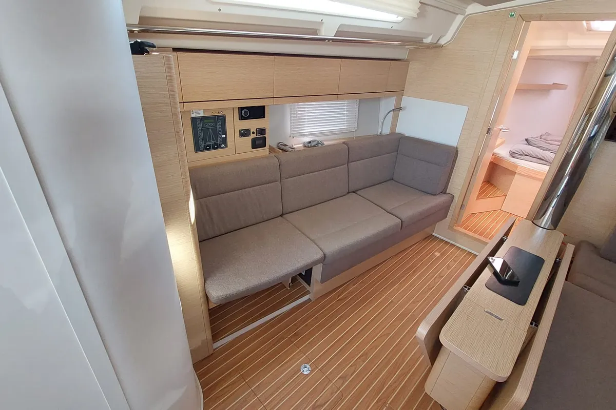 Salon of Seatherapy, a Hanse 418 sailboat at Rosignano Solvay, Italy