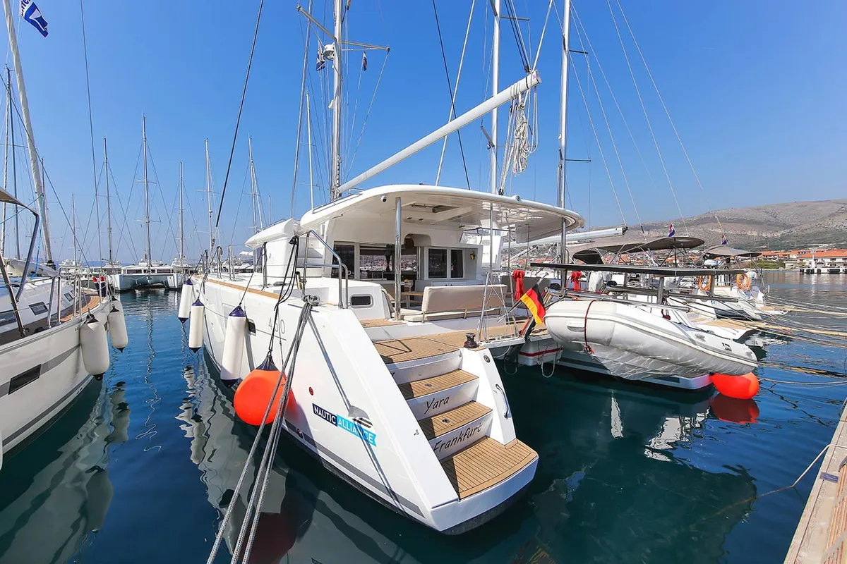Exterior view of Yara, a Lagoon 450 F catamaran at Kontokali, Greece