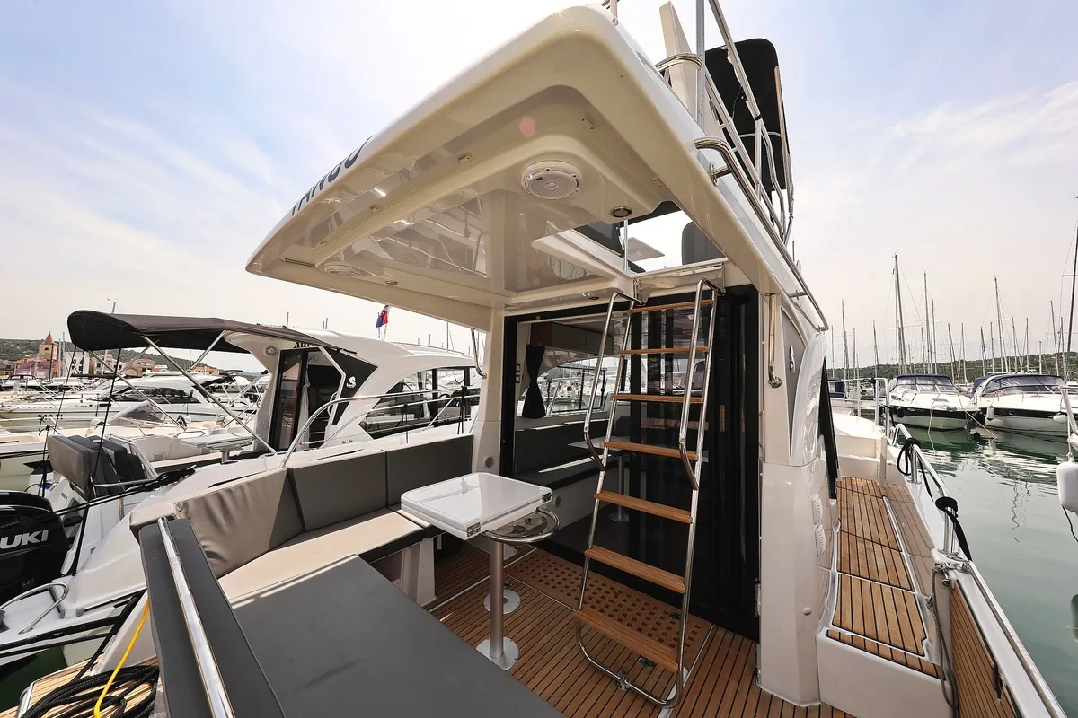 Tango, a Beneteau Antares 11 Fly OB motorboat at Pirovac, Croatia