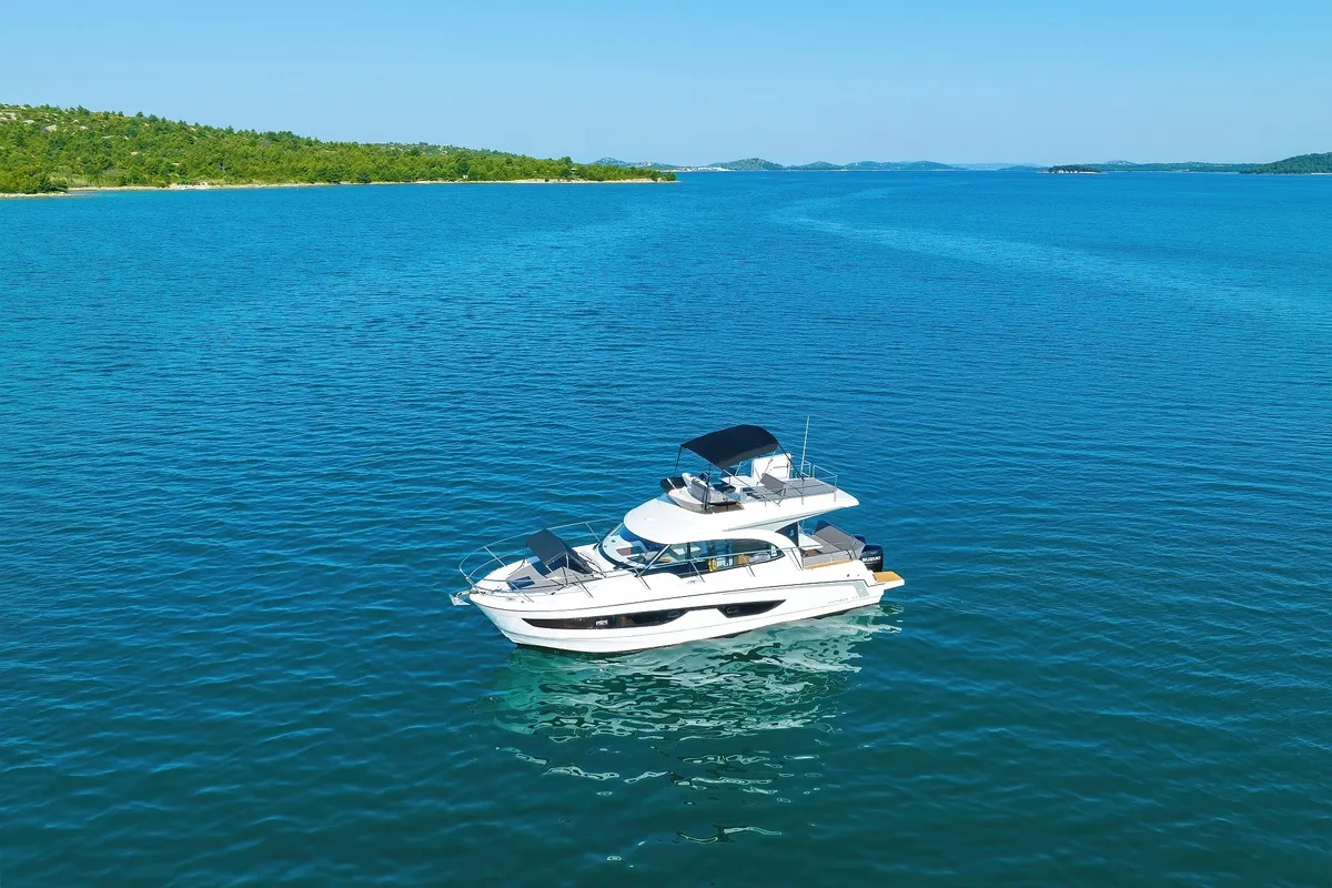 Tango, a Beneteau Antares 11 Fly OB motorboat at Pirovac, Croatia