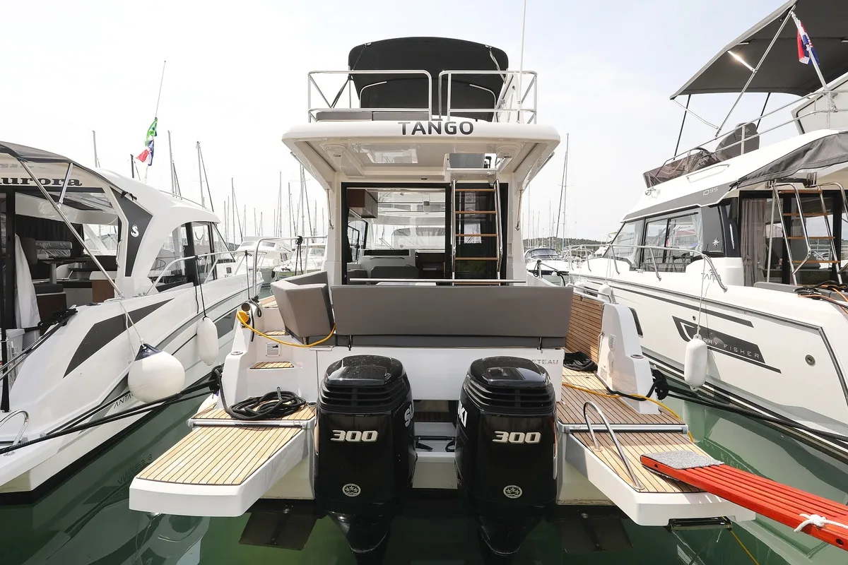 Tango, a Beneteau Antares 11 Fly OB motorboat at Pirovac, Croatia