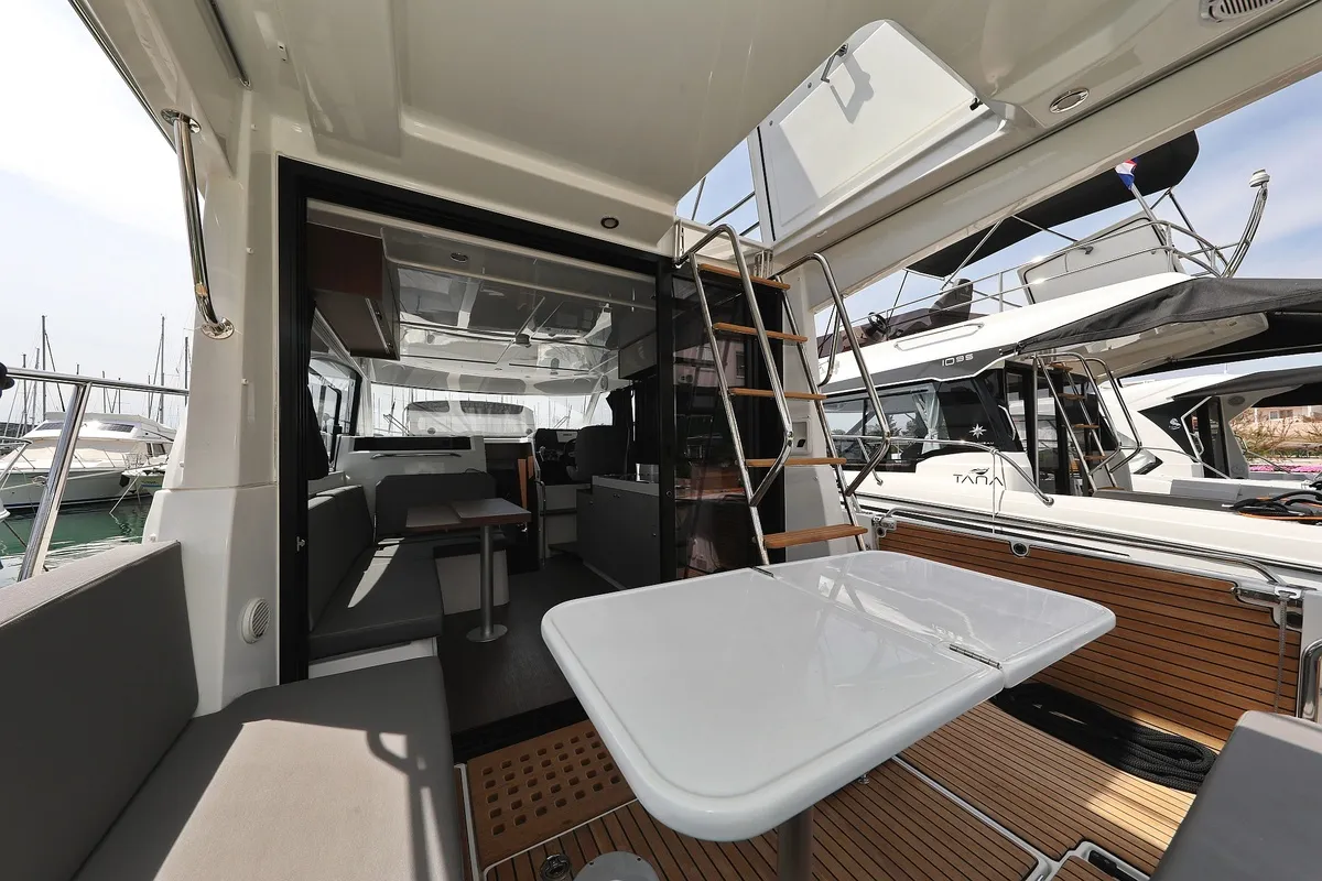 Tango, a Beneteau Antares 11 Fly OB motorboat at Pirovac, Croatia