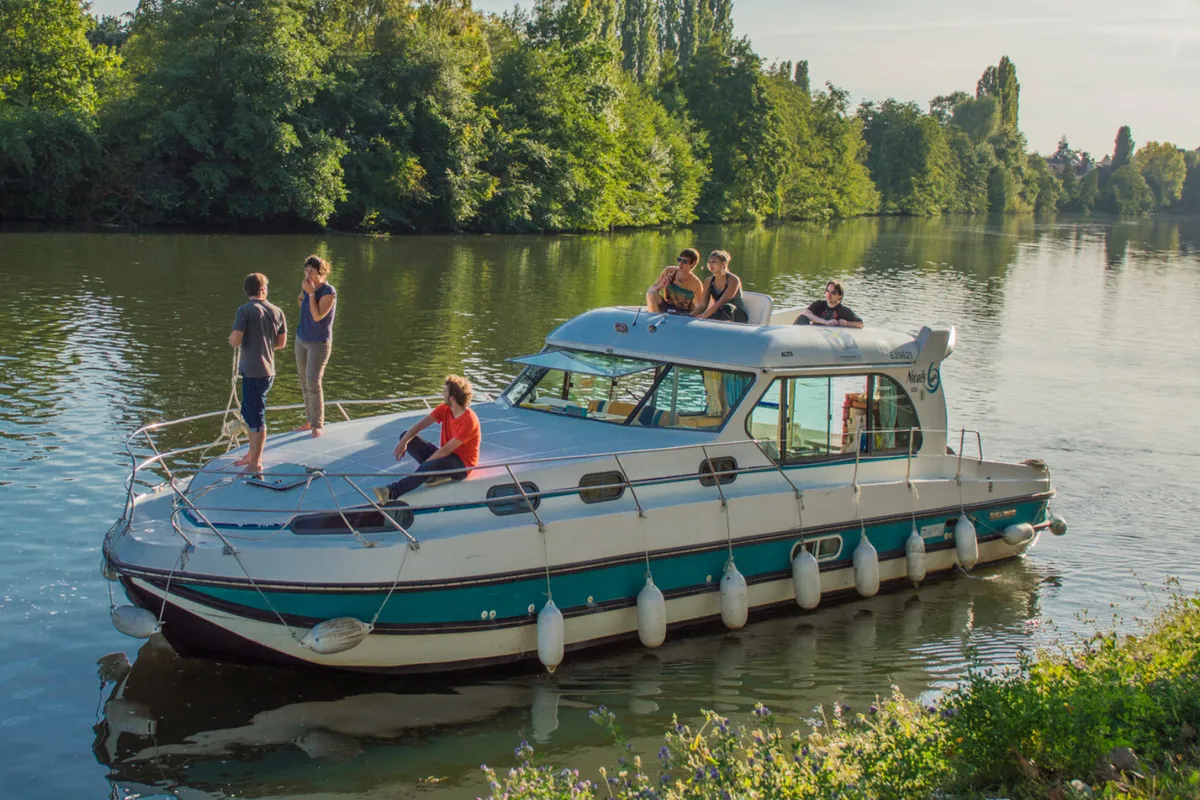 Exterior view of Alto, a Nicols Sedan 1310 motorboat at Sablé-sur-Sarthe, France