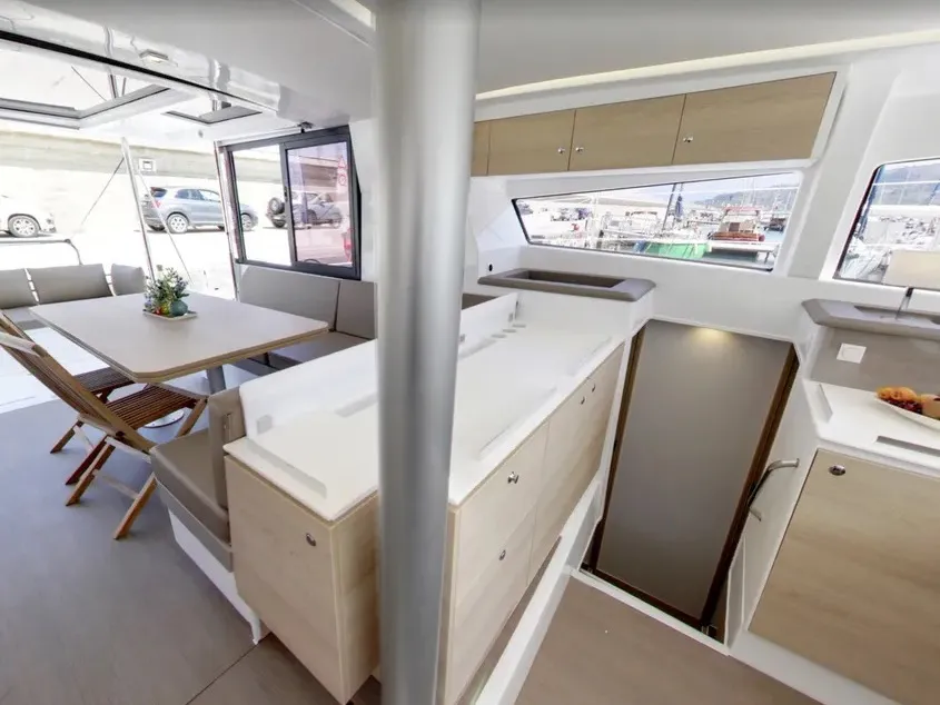 Salon of Siga Siga, a Bali 4.1 catamaran at Agropoli, Italy