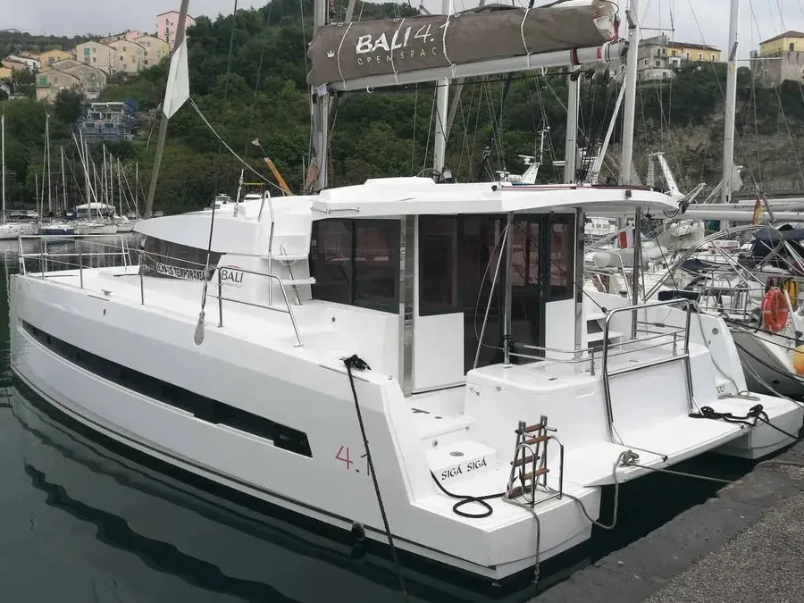 Exterior view of Siga Siga, a Bali 4.1 catamaran at Agropoli, Italy