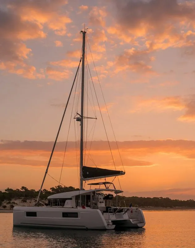 Exterior view of Cotopaxi, a Lagoon 40 catamaran at Roche Caiman, Seychelles