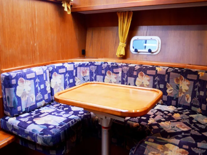 Salon of De Drait Renal 40, a motorboat at Drachten, Netherlands