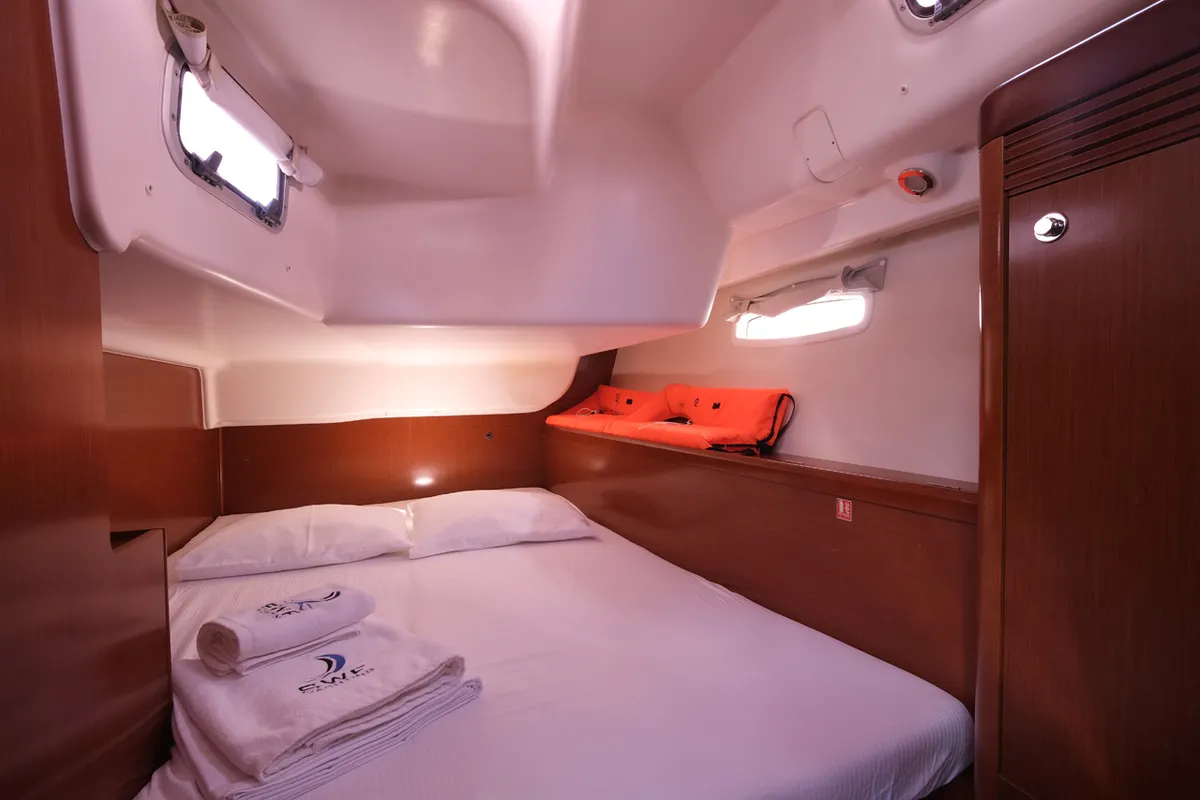 Cabin on Sophia-Maria, a Beneteau Oceanis 43 Family sailboat at Fethiye, Turkey