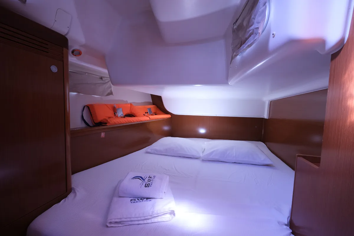 Cabin on Sophia-Maria, a Beneteau Oceanis 43 Family sailboat at Fethiye, Turkey