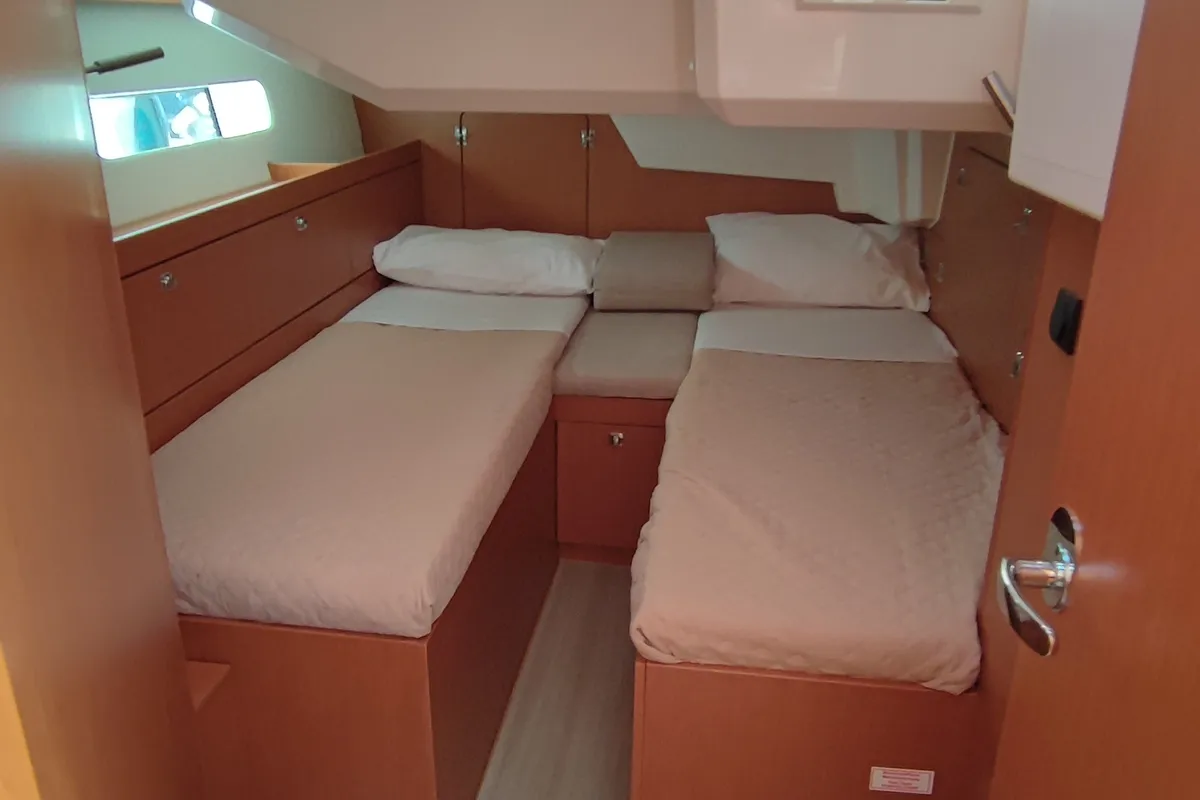 Cabin on 461 OCEAN BOULEVARD, a Bavaria C46 sailboat at Municipal Unit of Apollonioi, Greece