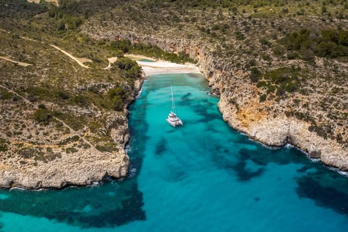 Exterior view of Verina Star , a Lagoon 55 catamaran at Athens, Greece
