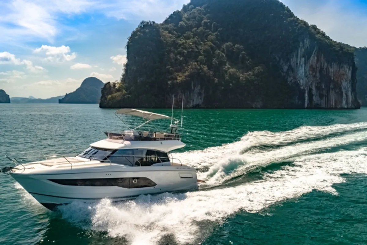 Exterior view of Martin, a Jeanneau Prestige 420 Fly motor yacht at Split, Croatia
