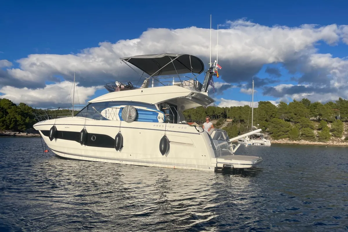 Cabin on Martin, a Jeanneau Prestige 420 Fly motor yacht at Split, Croatia