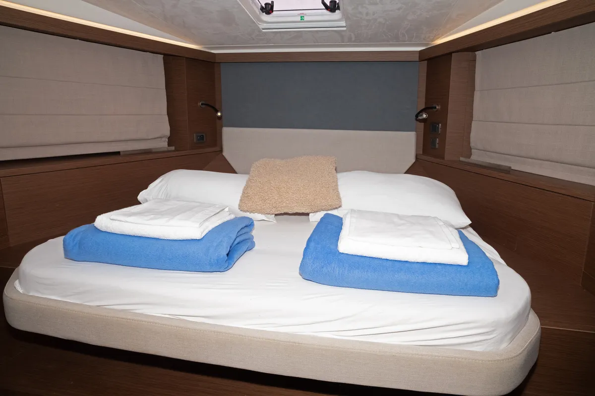 Head on Martin, a Jeanneau Prestige 420 Fly motor yacht at Split, Croatia