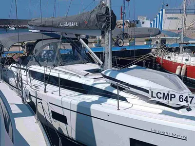 Deck of Le petit Mami, a Bavaria C38 sailboat at Tropea, Italy