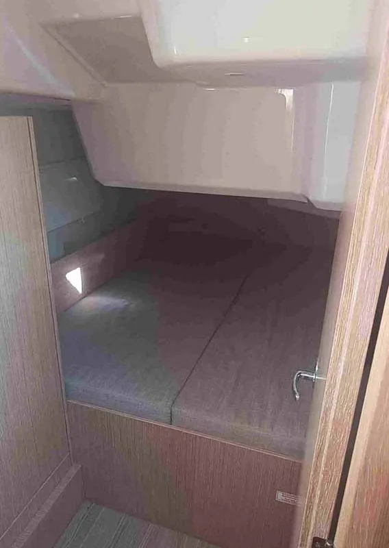 Cabin on Le petit Mami, a Bavaria C38 sailboat at Tropea, Italy