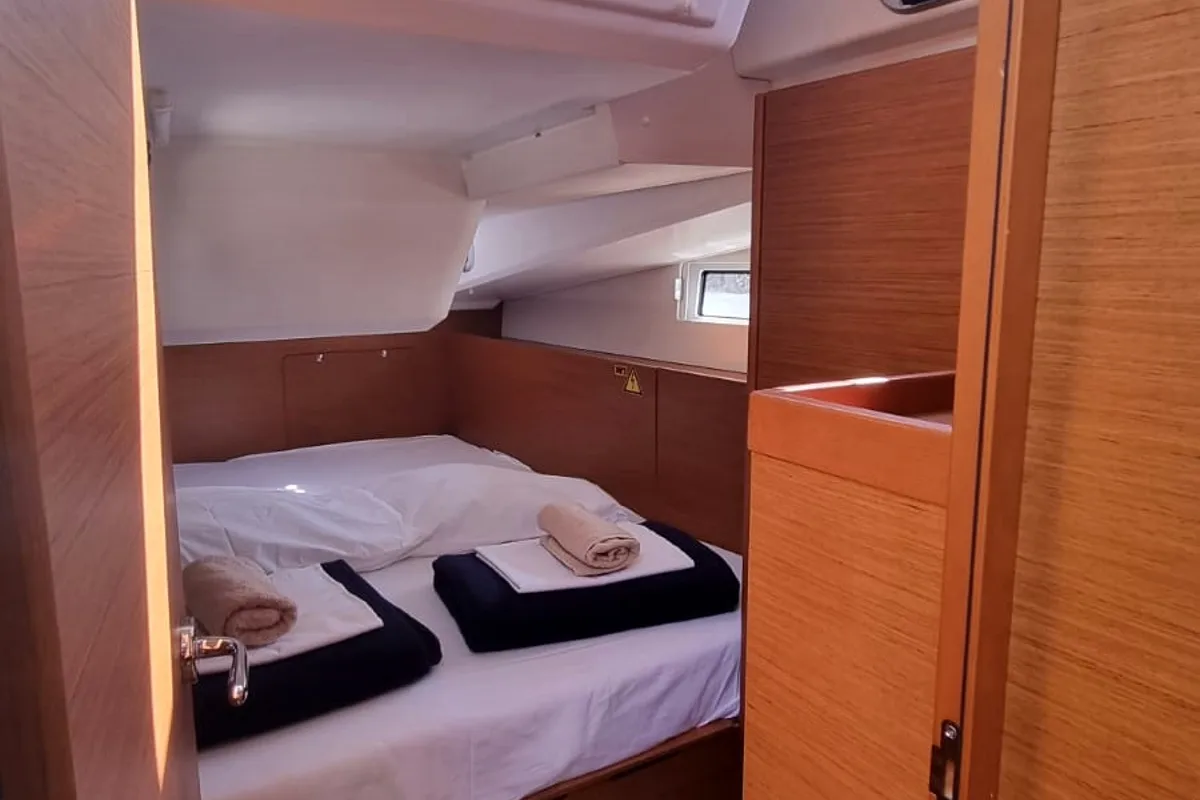 Cabin on Izzy, a Jeanneau Sun Odyssey 490 sailboat at Rogač, Croatia