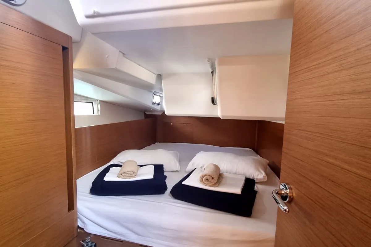 Cabin on Izzy, a Jeanneau Sun Odyssey 490 sailboat at Rogač, Croatia
