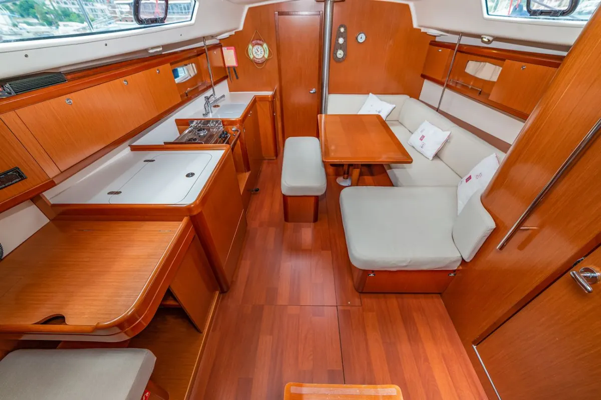 Salon of Classic, a Beneteau Oceanis 40 sailboat at Fethiye, Turkey