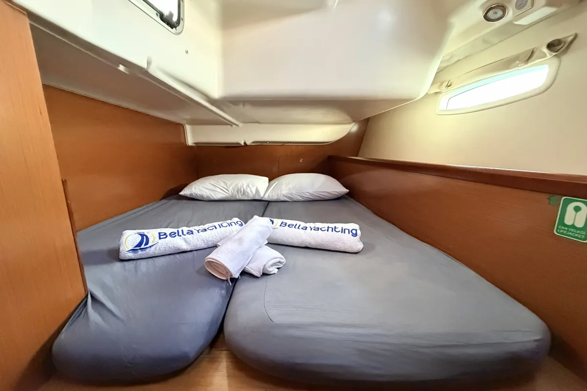 Classic, a Beneteau Oceanis 40 sailboat at Fethiye, Turkey