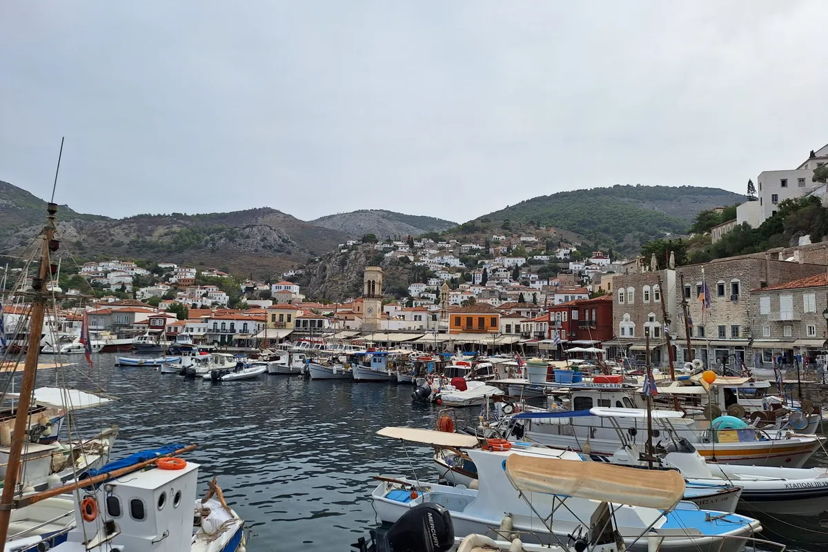 Órmos Mandráki, anchorage in Hydra, Greece