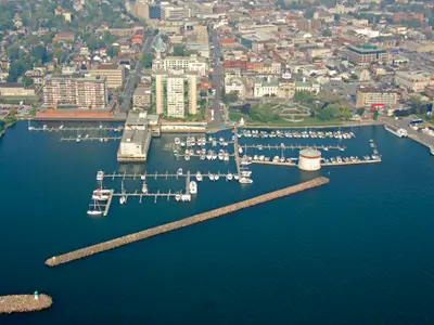 Confederation Basin Marina in Kingston, Canada — photo 3
