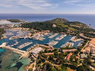 Port Saint-Pierre des Embiez, marina in Six-Fours-les-Plages, France — photo 4