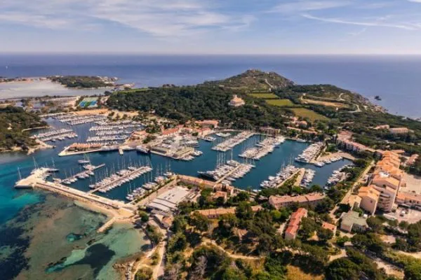 Port Saint-Pierre des Embiez, marina in Six-Fours-les-Plages, France — photo 4