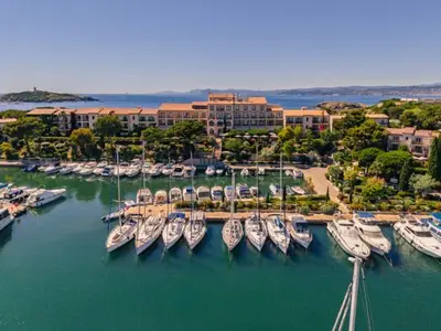 Port Saint-Pierre des Embiez, marina in Six-Fours-les-Plages, France — photo 5