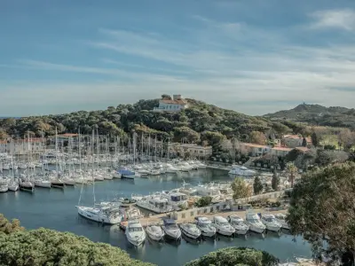 Port Saint-Pierre des Embiez, marina in Six-Fours-les-Plages, France — photo 2