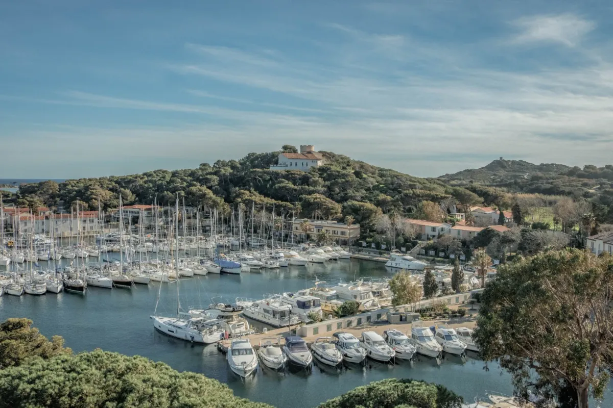 Port Saint-Pierre des Embiez, marina in Six-Fours-les-Plages, France — photo 2