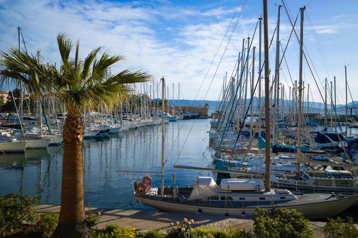 Port Saint-Pierre des Embiez, marina in Six-Fours-les-Plages, France — photo 3