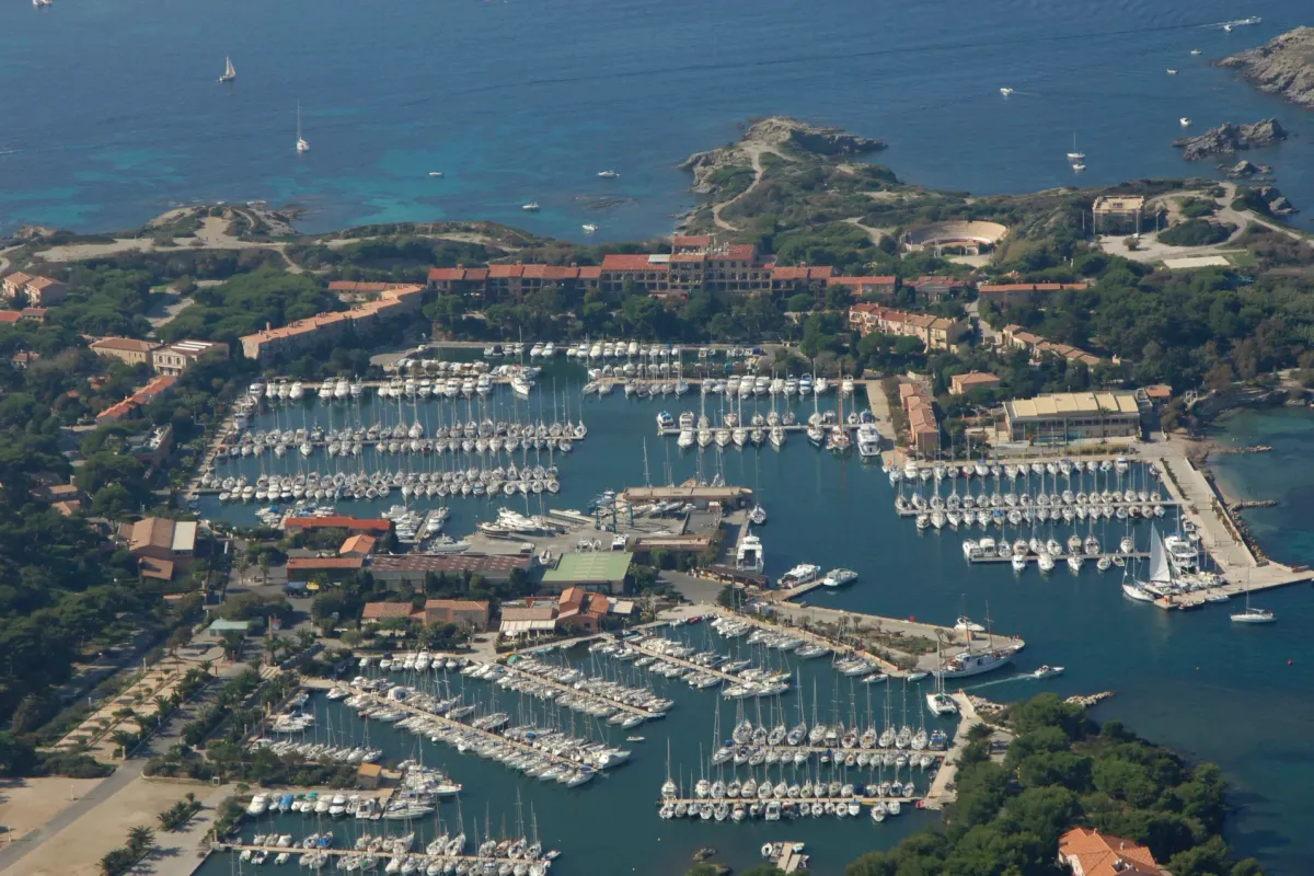 Port Saint-Pierre des Embiez, marina in Six-Fours-les-Plages, France — photo 8