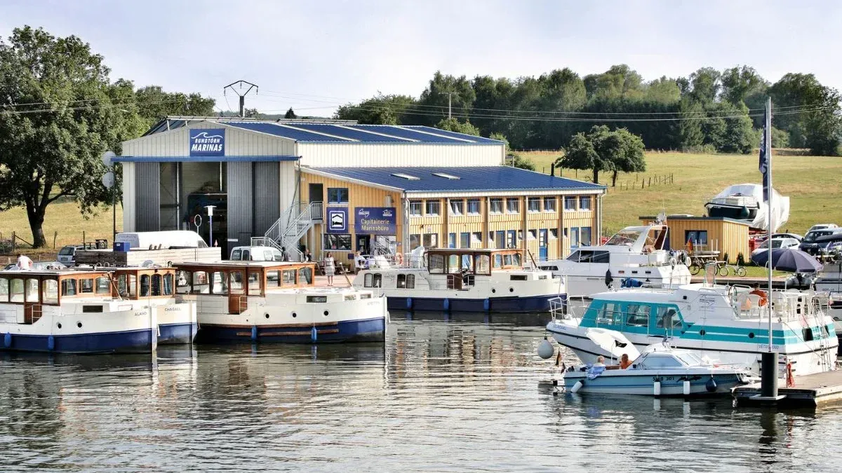 Port fluvial Niderviller / Tannenheim, marina in Niderviller, France — photo 2
