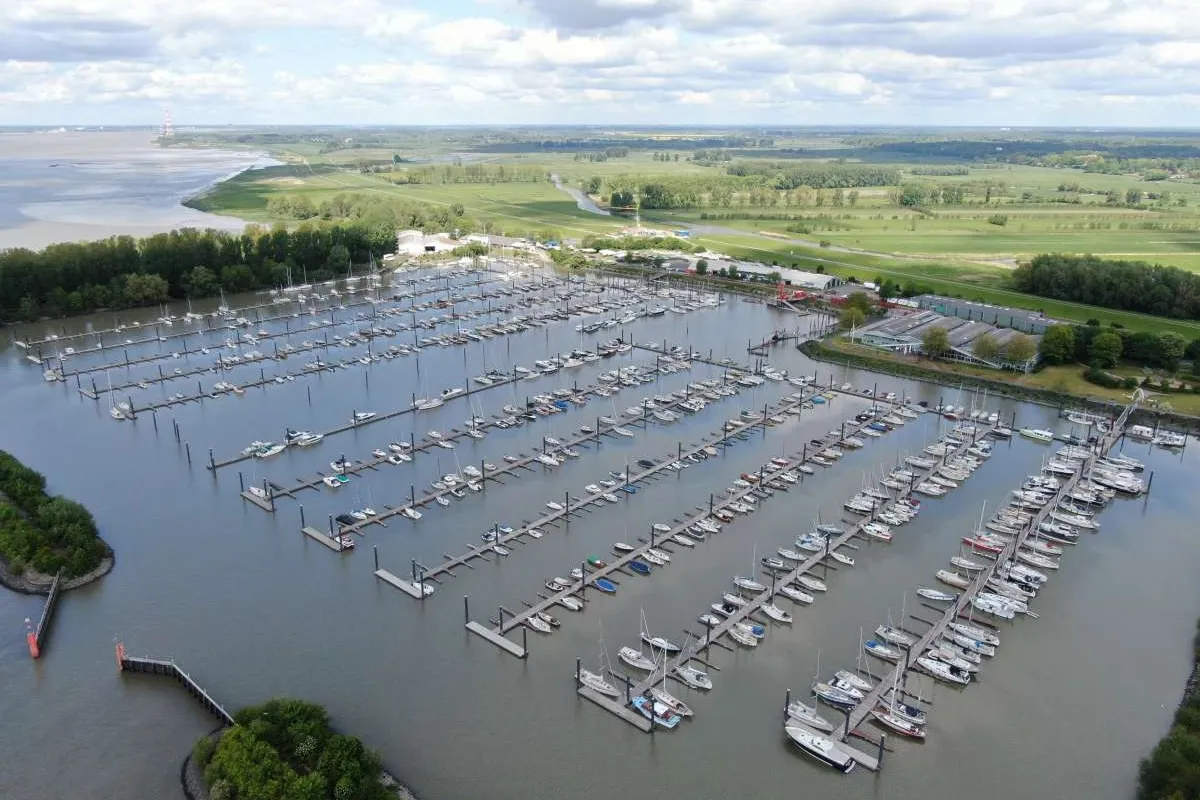 Hamburger Yachthafen, marina in Wedel, Germany — photo 6