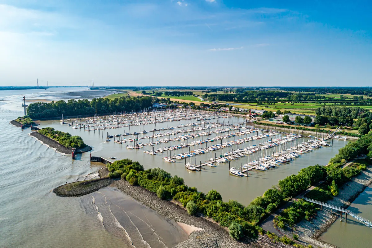 Hamburger Yachthafen, marina in Wedel, Germany — photo 10