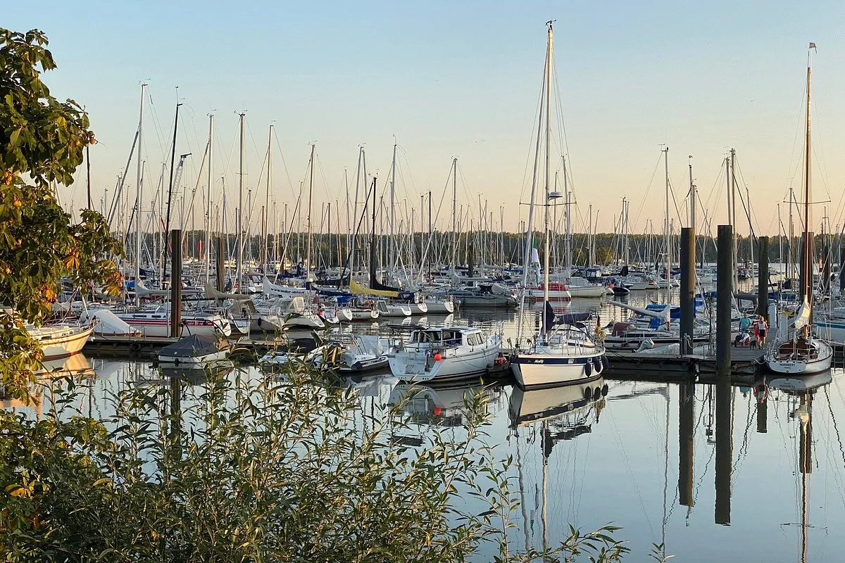 Hamburger Yachthafen, marina in Wedel, Germany — photo 2
