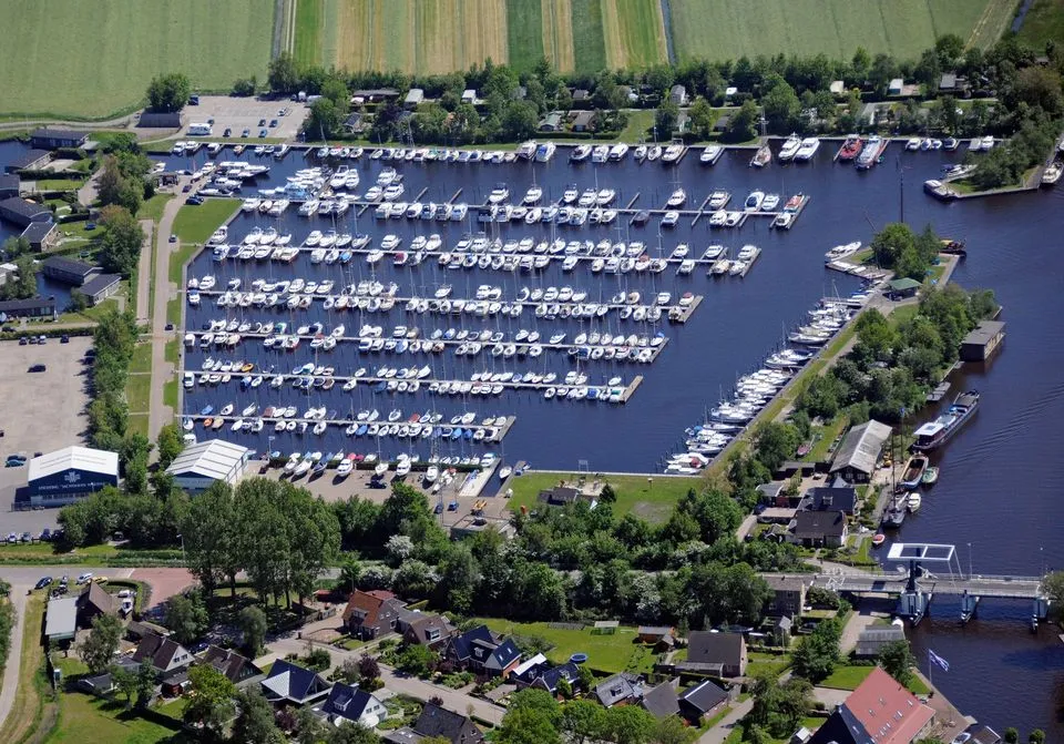 Stichting Jachthaven Wartena, marina in Warten, Netherlands