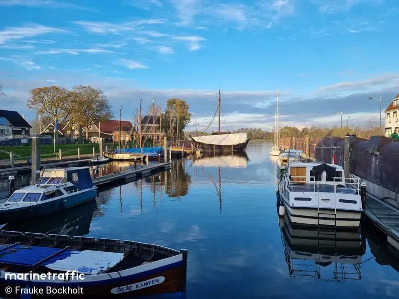 Oude Buitenhaven, marina in Kampen, Netherlands — photo 9