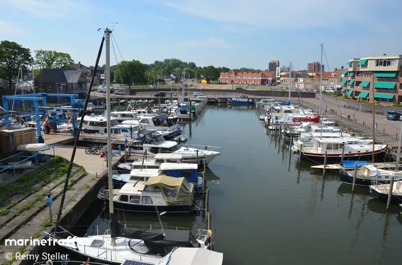 Oude Buitenhaven, marina in Kampen, Netherlands — photo 6