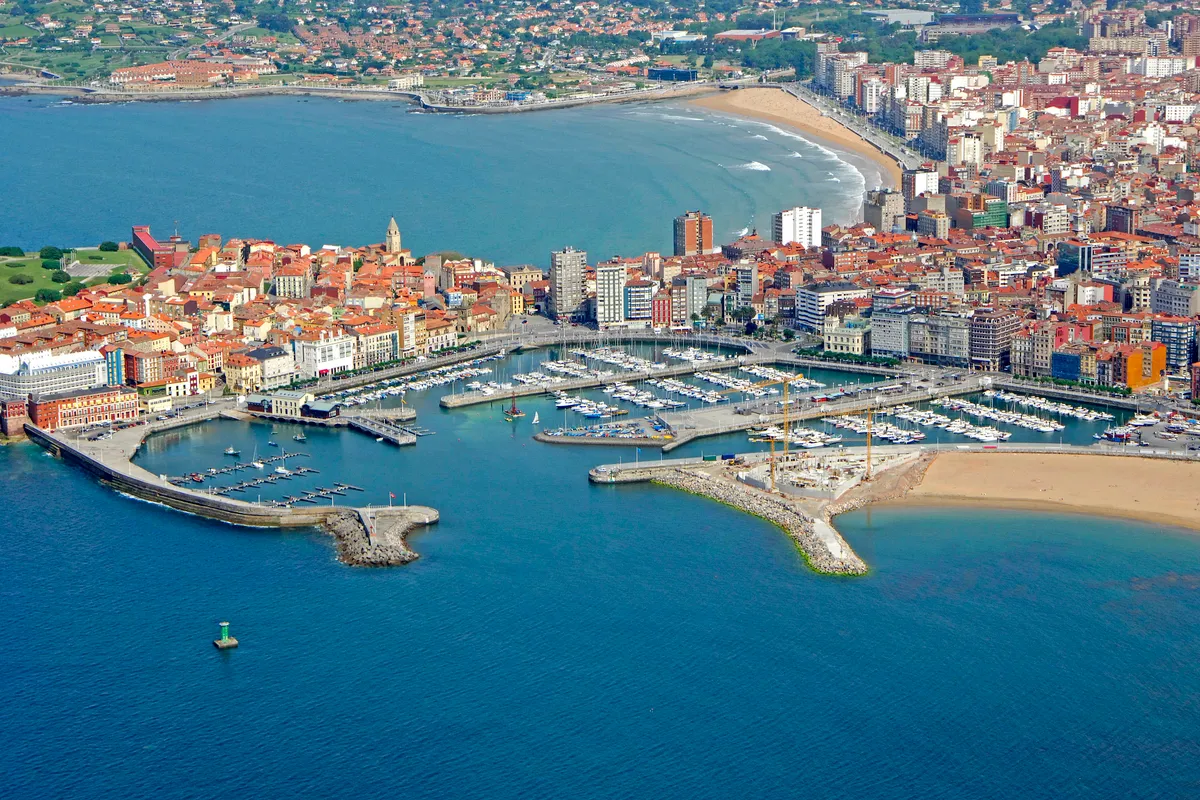 Puerto Deportivo de Gijón, marina in Gijón, Spain — photo 2