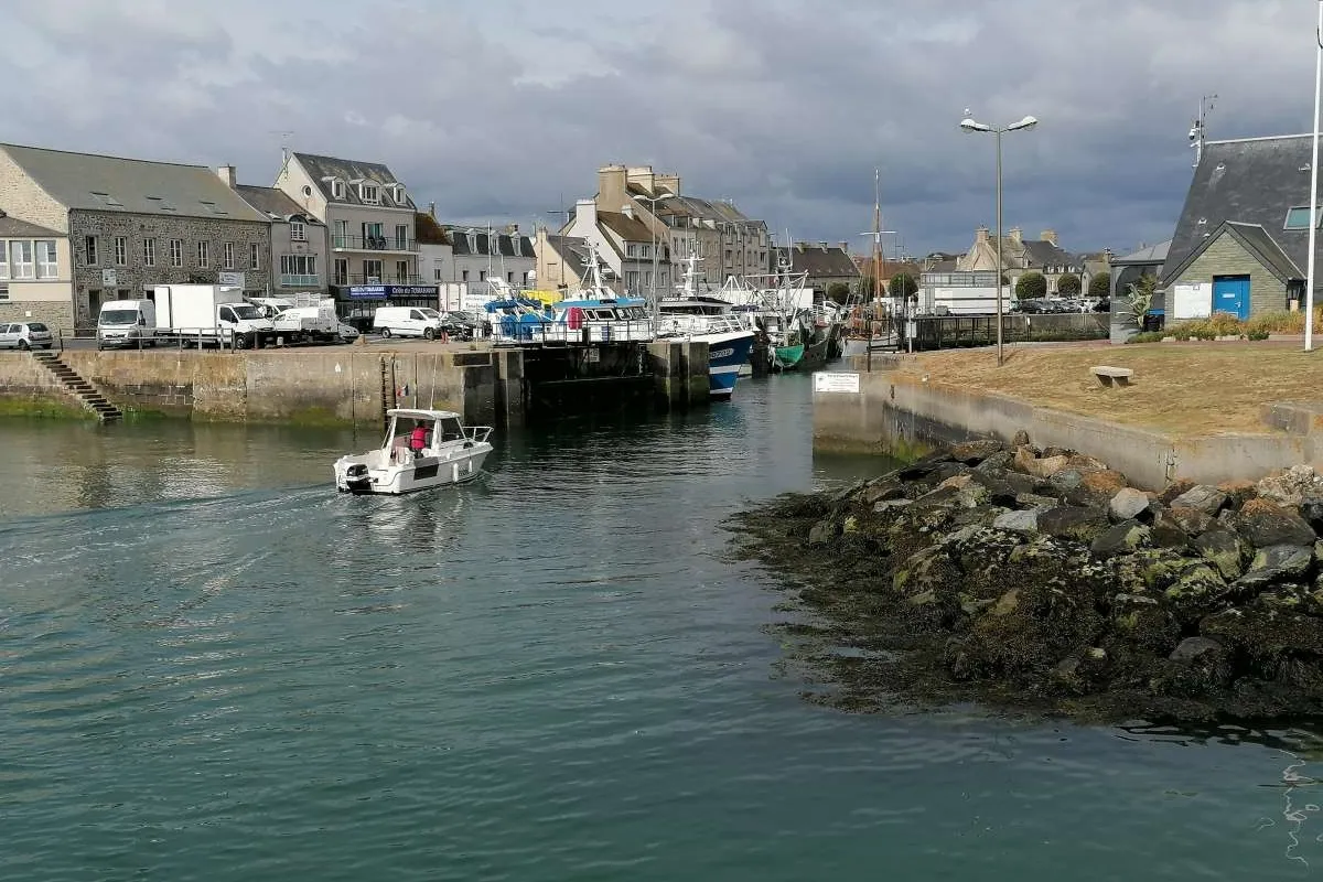 Port de Saint-Vaast-la-Hougue, marina in Saint-Vaast-la-Hougue, France — photo 8