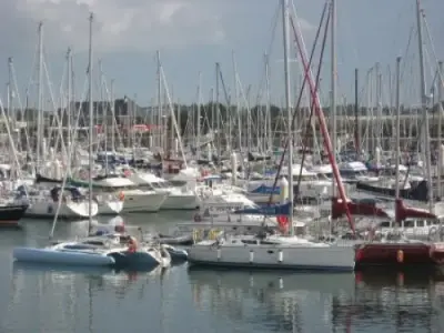 Port de Saint-Vaast-la-Hougue, marina in Saint-Vaast-la-Hougue, France — photo 3