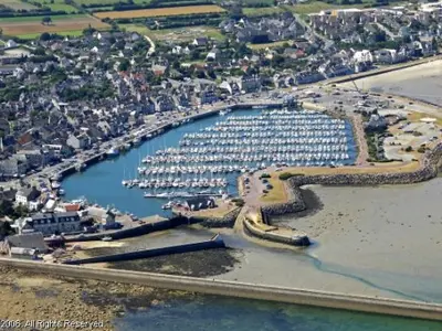 Port de Saint-Vaast-la-Hougue, marina in Saint-Vaast-la-Hougue, France — photo 2