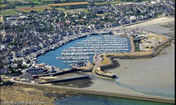 Port de Saint-Vaast-la-Hougue, marina in Saint-Vaast-la-Hougue, France — photo 2