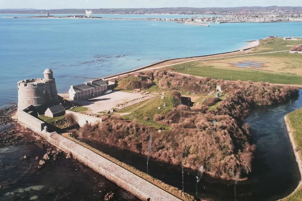 Port de Saint-Vaast-la-Hougue, marina in Saint-Vaast-la-Hougue, France — photo 5