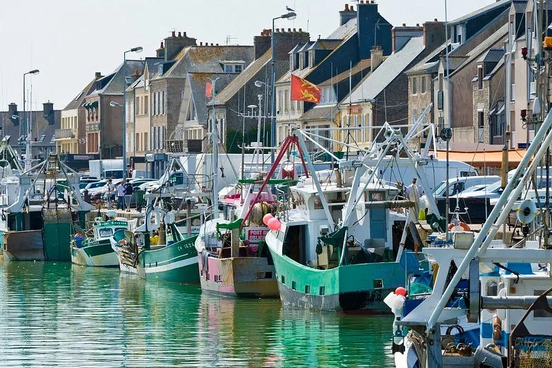 Port de Saint-Vaast-la-Hougue, marina in Saint-Vaast-la-Hougue, France — photo 6