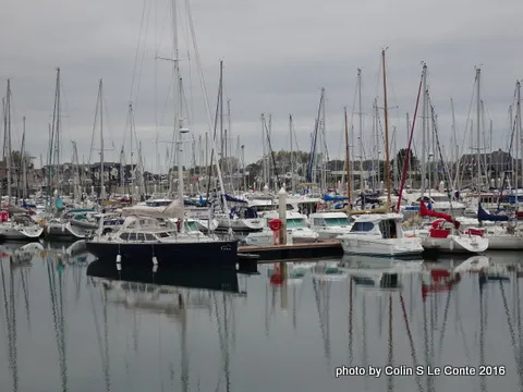 Port de Saint-Vaast-la-Hougue, marina in Saint-Vaast-la-Hougue, France — photo 9