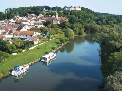 Bassin de Scey-sur-Saône, marina in Scey-sur-Saône-et-Saint-Albin, France — photo 2