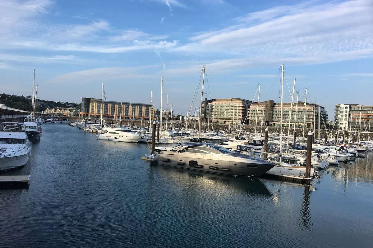 Old Harbour, marina in St Helier, Jersey — photo 2